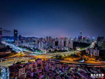 夜幕下的高架橋