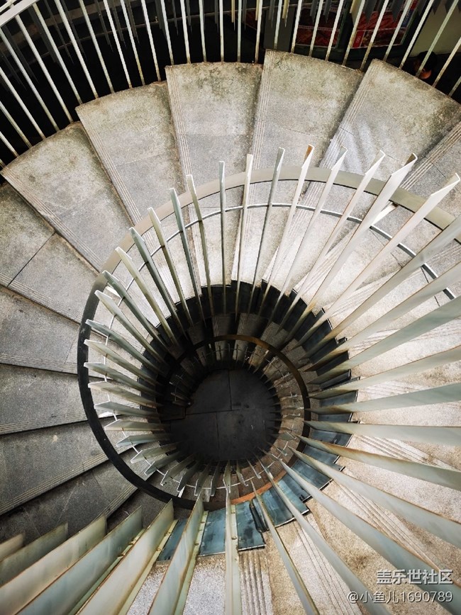 【色彩與光影的邂逅】旋轉(zhuǎn)空間