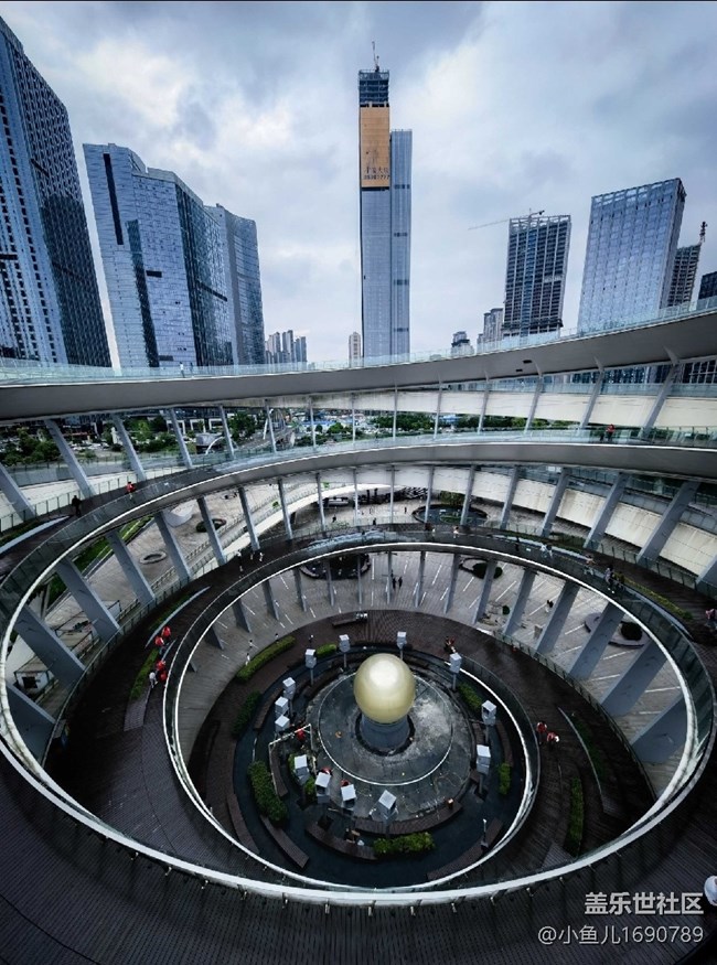 【色彩與光影的邂逅】旋轉(zhuǎn)空間