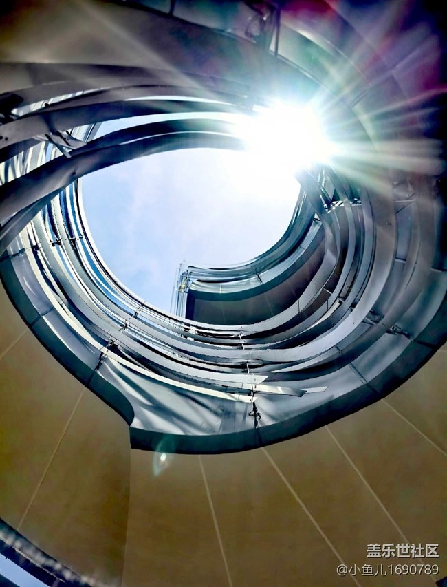 【色彩與光影的邂逅】旋轉(zhuǎn)空間