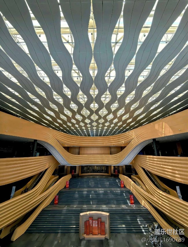 【色彩與光影的邂逅】唯美的演出廳