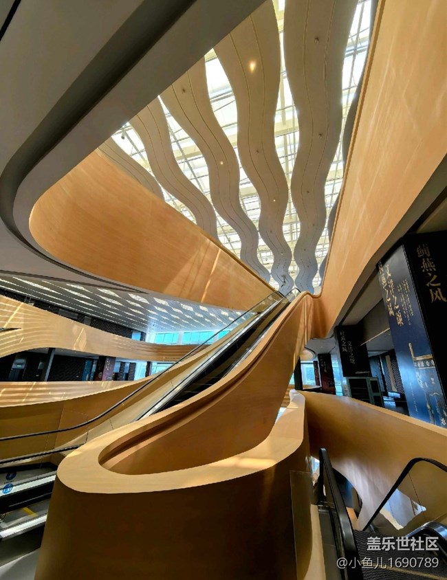 【色彩與光影的邂逅】唯美的演出廳