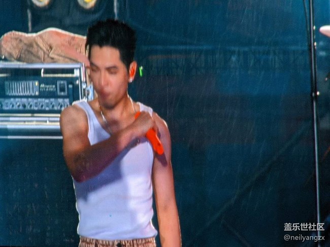 當(dāng)BGM響起，是誰的DNA動了？？——山頂演唱會，依舊VIP