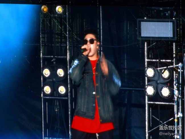 當(dāng)BGM響起，是誰的DNA動了？？——山頂演唱會，依舊VIP