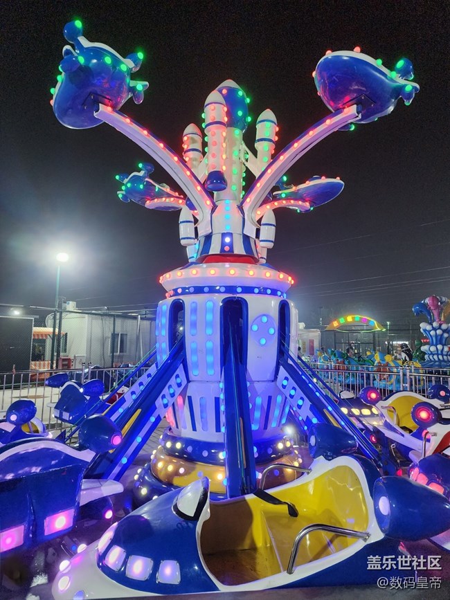 【色彩與光影的邂逅】夜色下的游樂園