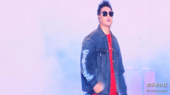 當(dāng)BGM響起，是誰的DNA動了？？——山頂演唱會，依舊VIP