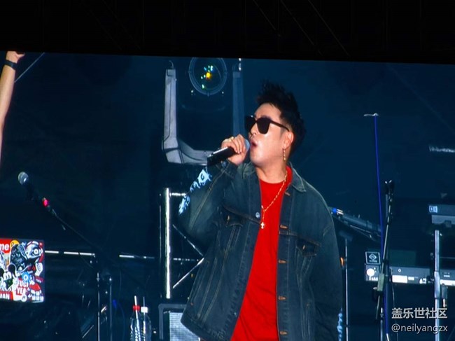 當(dāng)BGM響起，是誰的DNA動了？？——山頂演唱會，依舊VIP