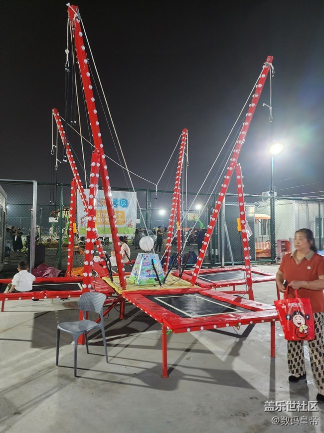 【色彩與光影的邂逅】夜色下的游樂園