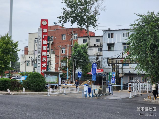 【色彩與光影的邂逅】納涼的機器人