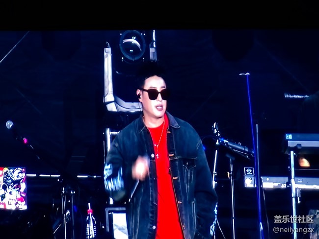 當(dāng)BGM響起，是誰的DNA動了？？——山頂演唱會，依舊VIP