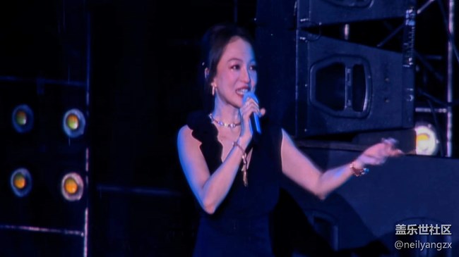 當(dāng)BGM響起，是誰的DNA動了？？——山頂演唱會，依舊VIP