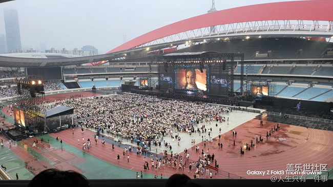 《S24系列百倍變焦看演唱會》+“近距離”體驗現(xiàn)場演出的樂趣