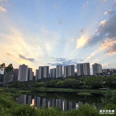 【夏日麗影】+炎熱的傍晚