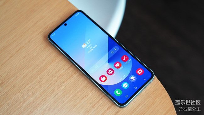 顏值與性能兼具 三星Galaxy Z Flip6評(píng)測(cè) 顏值與性能兼具 三星Galaxy Z Flip6評(píng)測(cè)