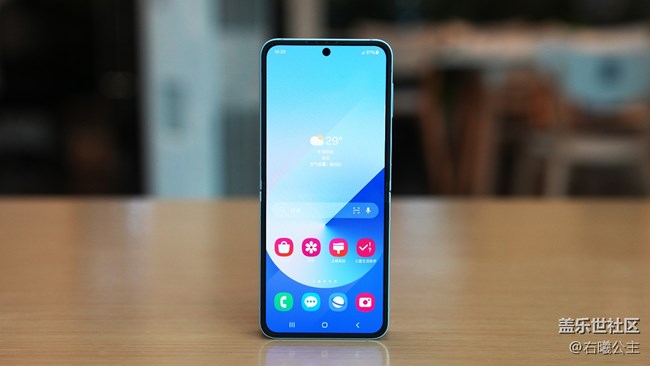 顏值與性能兼具 三星Galaxy Z Flip6評(píng)測(cè) 顏值與性能兼具 三星Galaxy Z Flip6評(píng)測(cè)