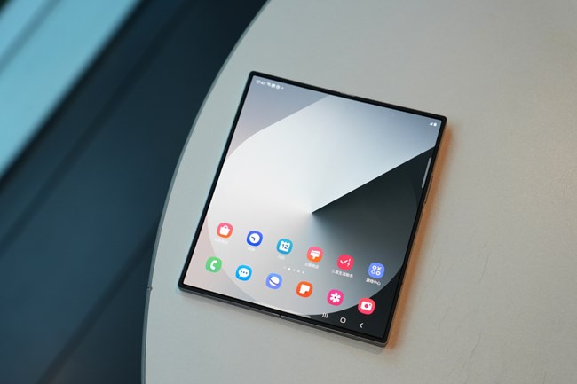 智能AI 輕薄身姿 三星Galaxy Z Fold6評(píng)測(cè) 智能AI 輕薄身姿 三星Galaxy Z Fold6評(píng)測(cè)