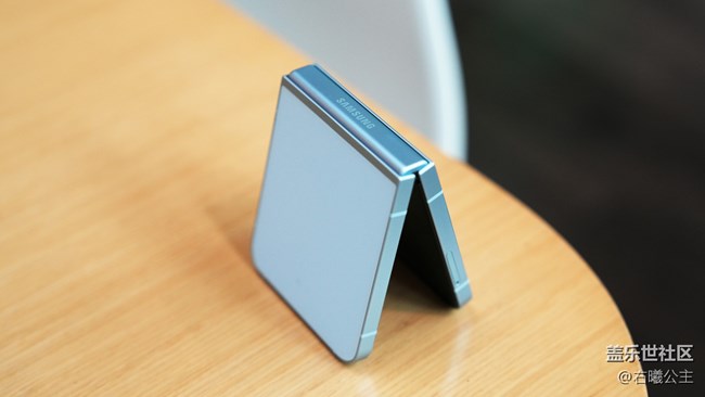 顏值與性能兼具 三星Galaxy Z Flip6評(píng)測(cè) 顏值與性能兼具 三星Galaxy Z Flip6評(píng)測(cè)