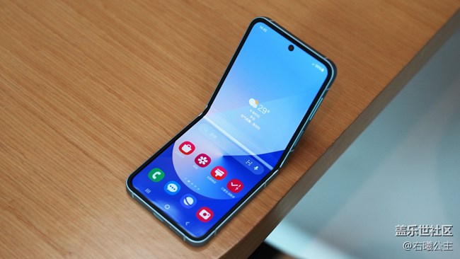 顏值與性能兼具 三星Galaxy Z Flip6評(píng)測(cè) 顏值與性能兼具 三星Galaxy Z Flip6評(píng)測(cè)