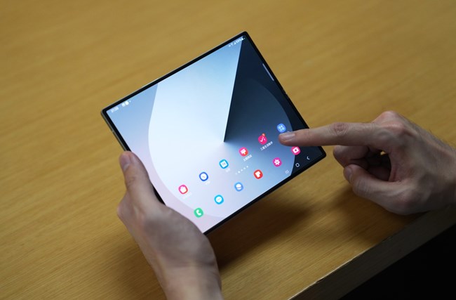 智能AI 輕薄身姿 三星Galaxy Z Fold6評(píng)測(cè) 智能AI 輕薄身姿 三星Galaxy Z Fold6評(píng)測(cè)