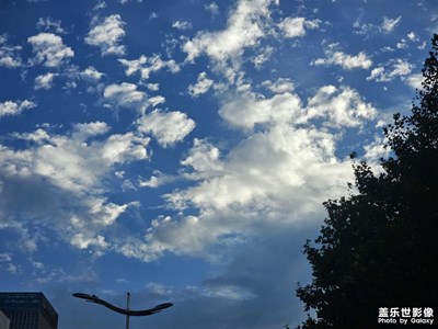 今天傍晚的云彩