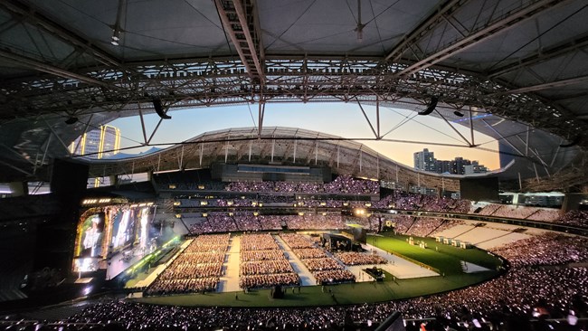 S24系列百倍變焦看演唱會(huì)