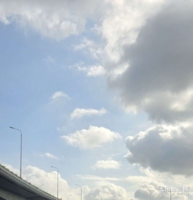 八月的天空