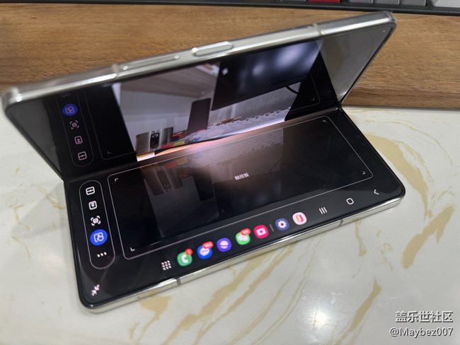 三星 Galaxy Z Fold5 的折疊拍照，發(fā)現(xiàn)可折疊角度特別廣