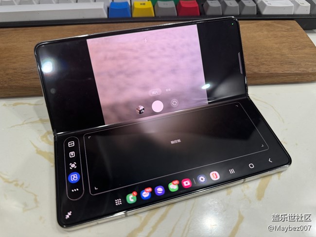 三星 Galaxy Z Fold5 的折疊拍照，發(fā)現(xiàn)可折疊角度特別廣