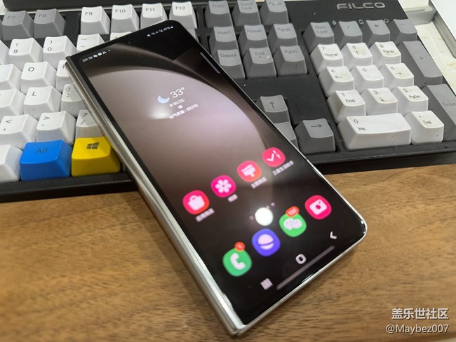 三星 Galaxy Z Fold5 的折疊拍照，發(fā)現(xiàn)可折疊角度特別廣