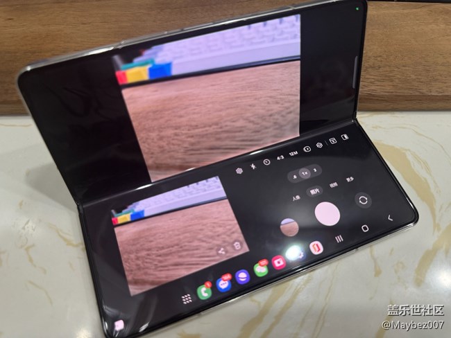 三星 Galaxy Z Fold5 的折疊拍照，發(fā)現(xiàn)可折疊角度特別廣