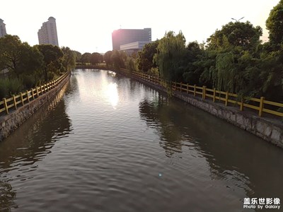 【難忘的夏天】+夕陽下的小河