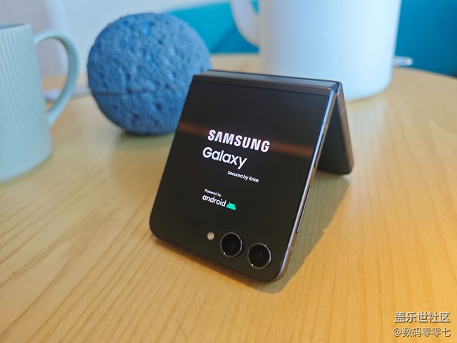 三星手機(jī)背板耐用性太強(qiáng)了，不帶保護(hù)殼居然沒有劃痕