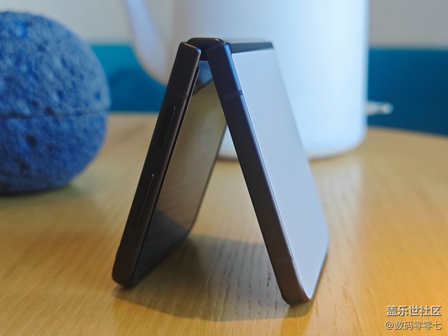 三星手機(jī)背板耐用性太強(qiáng)了，不帶保護(hù)殼居然沒有劃痕