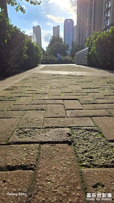 三星Galaxy S24+優(yōu)秀的亮度控制