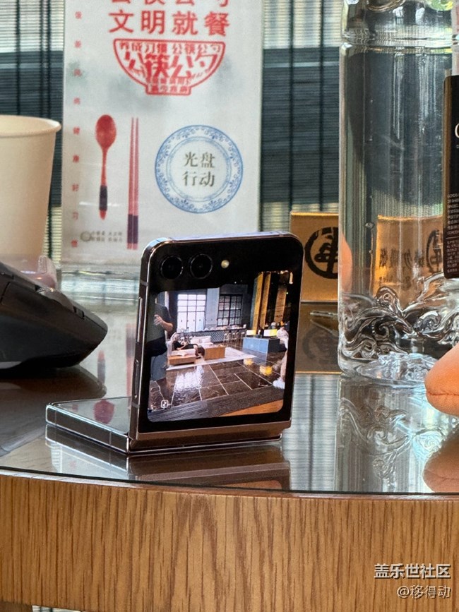 三星Galaxy Z Flip5多角度懸停拍照體驗