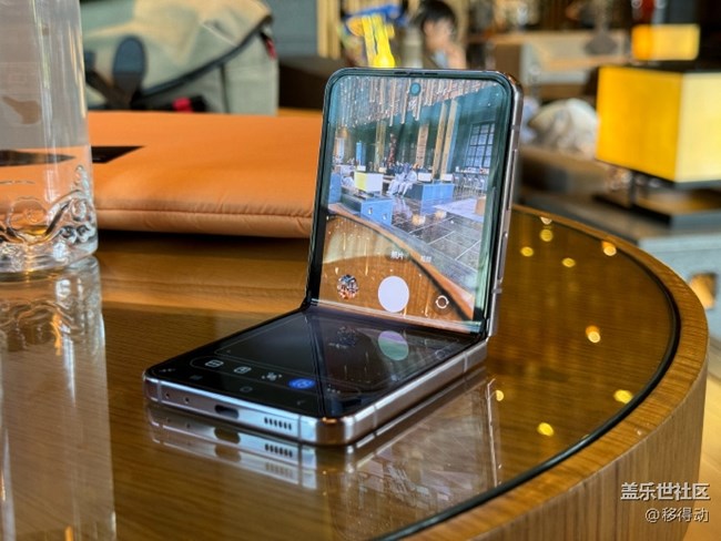 三星Galaxy Z Flip5多角度懸停拍照體驗