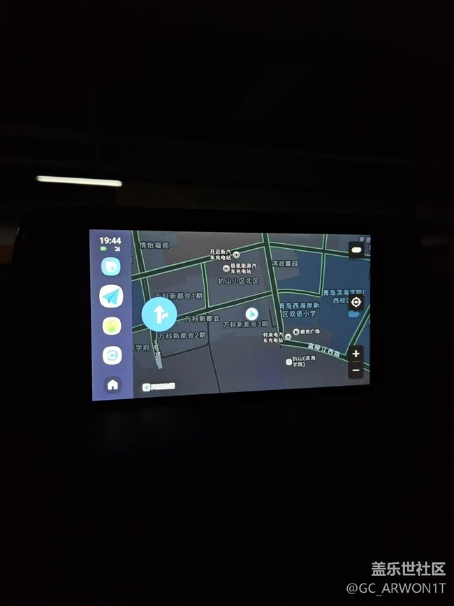 三星車聯(lián)何時適配QQ音樂啊，像蘋果那樣，能全屏展示部分信息也行啊，現(xiàn)在這個頁面太難受了！！