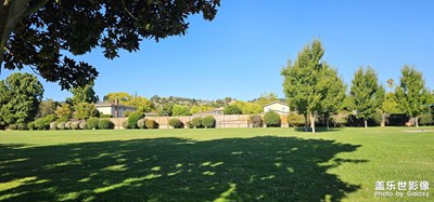   藍(lán)藍(lán)的天空。