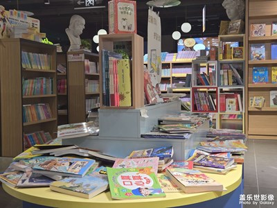 【隨處精彩】+圖書(shū)館