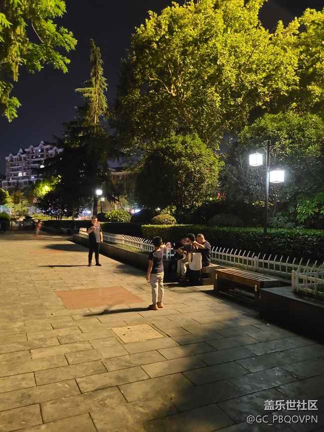 【夜生活】+逛公園