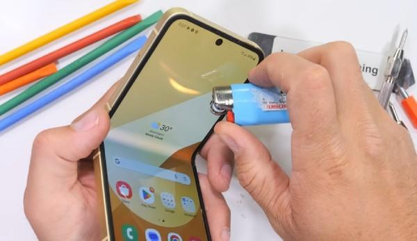 耐用性怎么樣？體驗Galaxy Z Flip6后，這才是事實