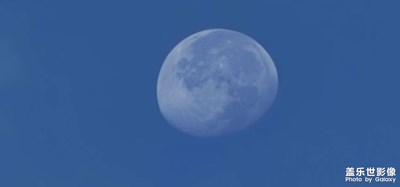 清晨的月亮
