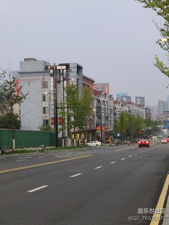 【城市風(fēng)光】+傍晚的城市