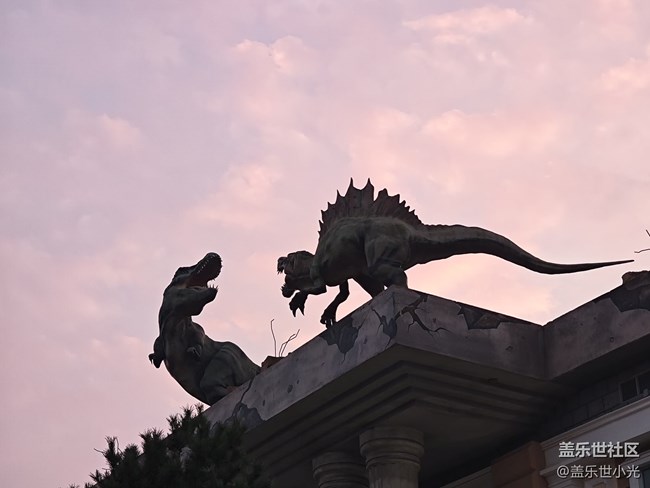 手持三星手機(jī)，玩轉(zhuǎn)方特賽博夜