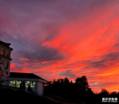 【生活的色調(diào)】+學(xué)校緋紅的晚霞