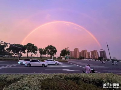 雨后出現(xiàn)彩虹
