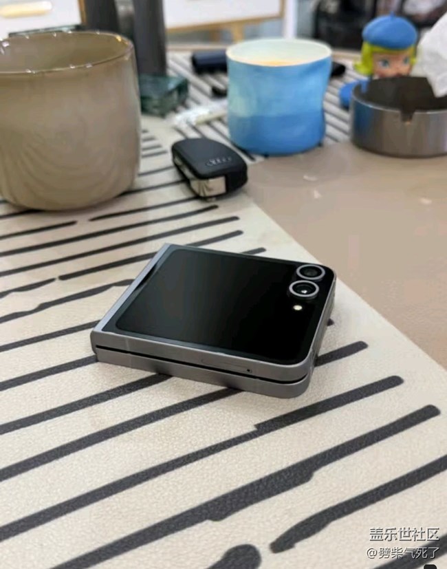 【我最喜歡的三星折疊手機(jī)】酷酷的Flip6