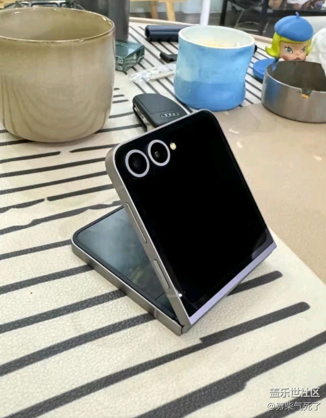 【我最喜歡的三星折疊手機(jī)】酷酷的Flip6