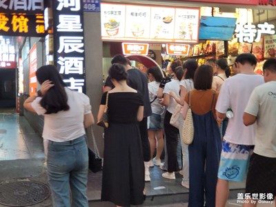 【金九銀十迎雙節(jié)】行人