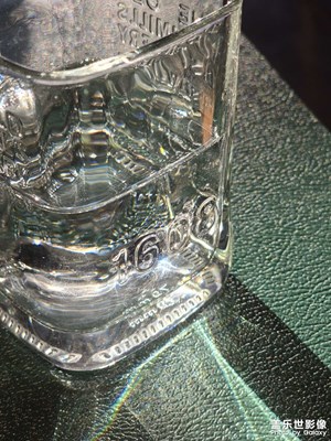 午后的細(xì)碎光影